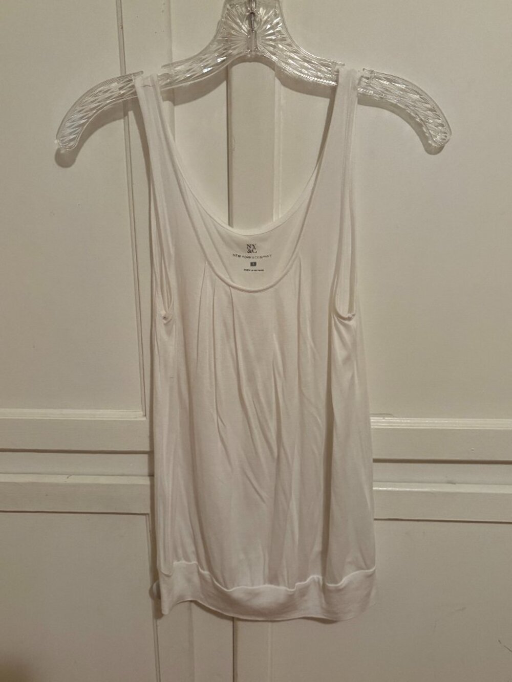 Small New York & Co White Bubble Hem Pleated Tank Top